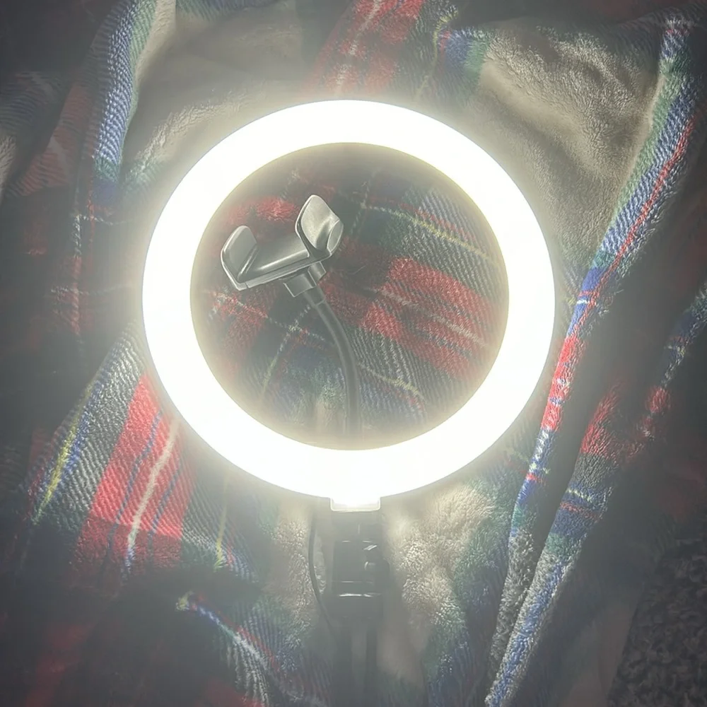 Ring light with phone holder